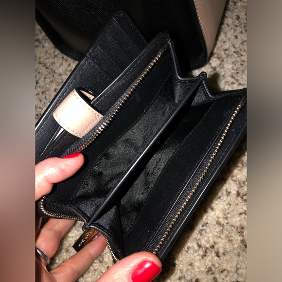 Includes NWT Matching Wallet - Like New Kate Spade Laptop Bag - Picture 4 of 15